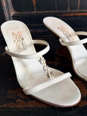 Salvatore Ferragamo Cream Leather Sandals Wooden Heel Size 8.5B Good Condition